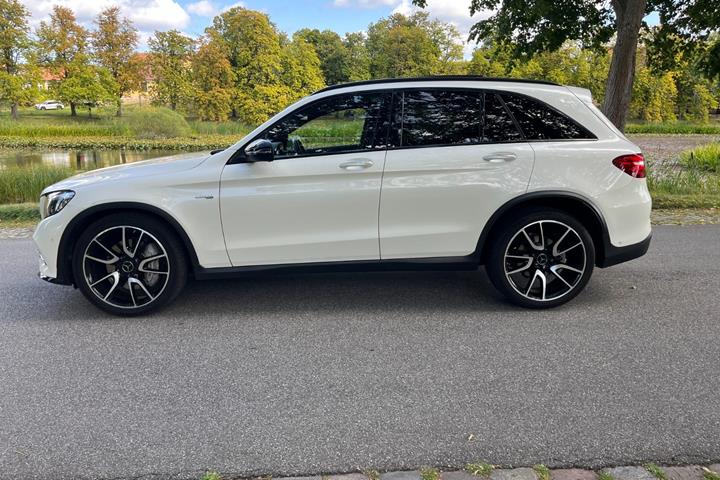 Hvid Mercedes GLC43 fra 2016