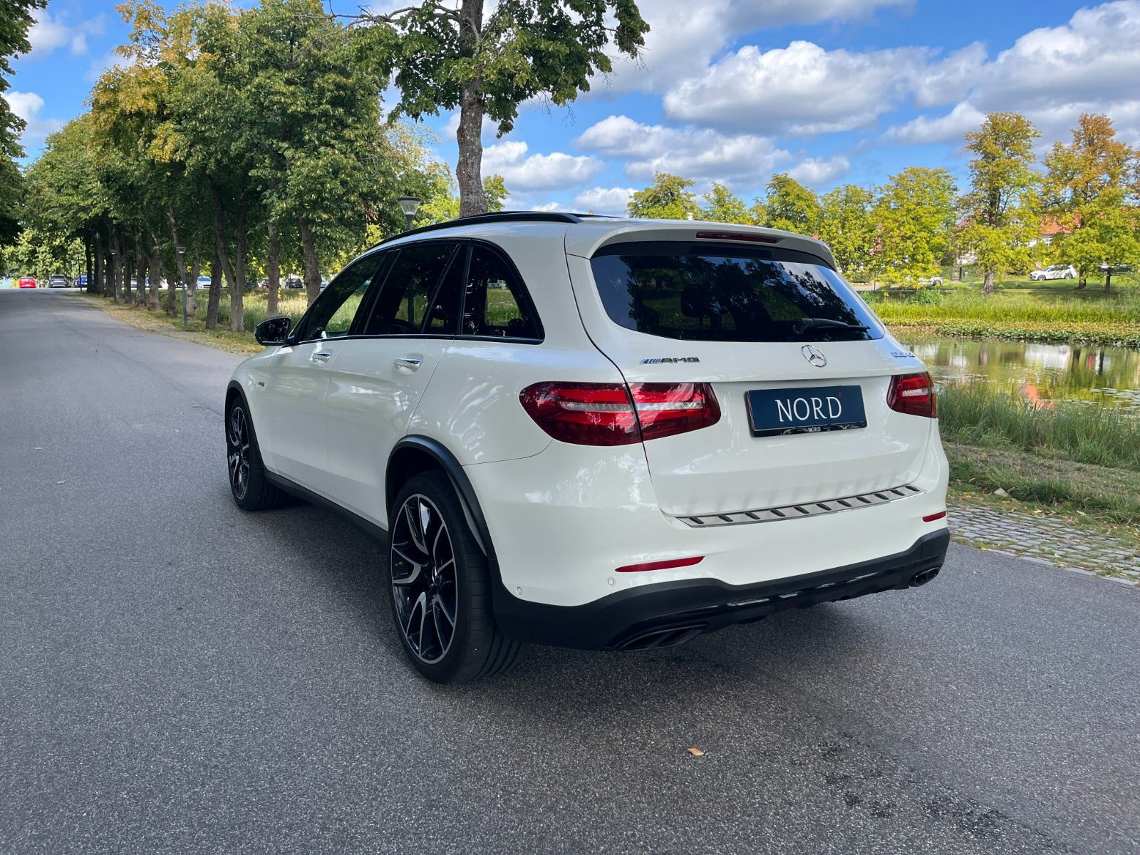 Hvid Mercedes GLC43 fra 2016