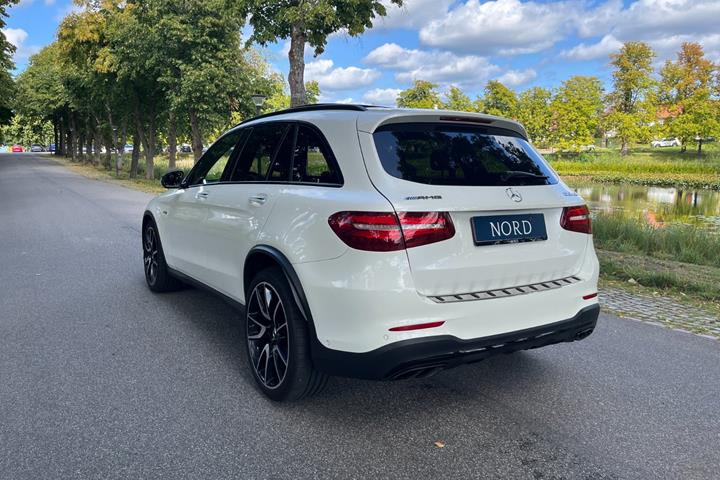 Hvid Mercedes GLC43 fra 2016