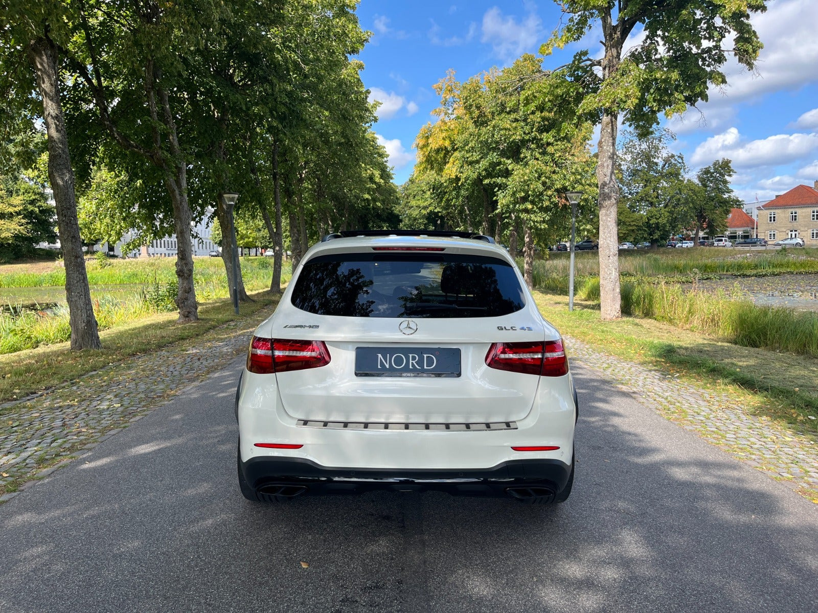 Hvid Mercedes GLC43 fra 2016