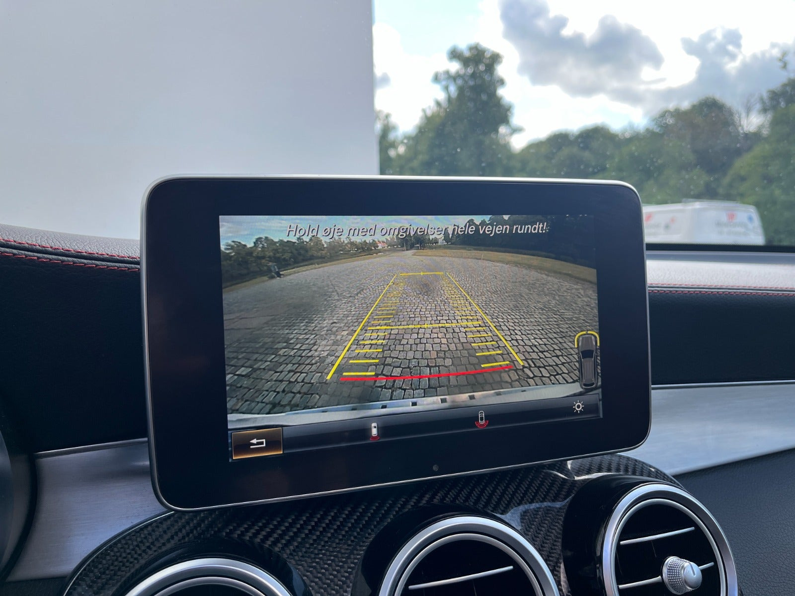 Hvid Mercedes GLC43 fra 2016