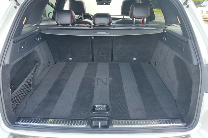 Hvid Mercedes GLC43 fra 2016