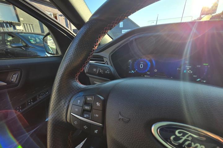 Hvid Ford Kuga fra 2020