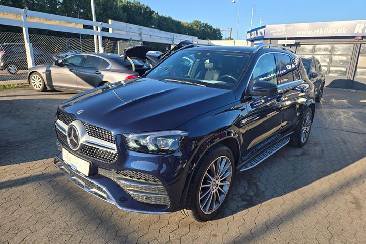Blå Mercedes GLE350 de fra 2022 set udefra