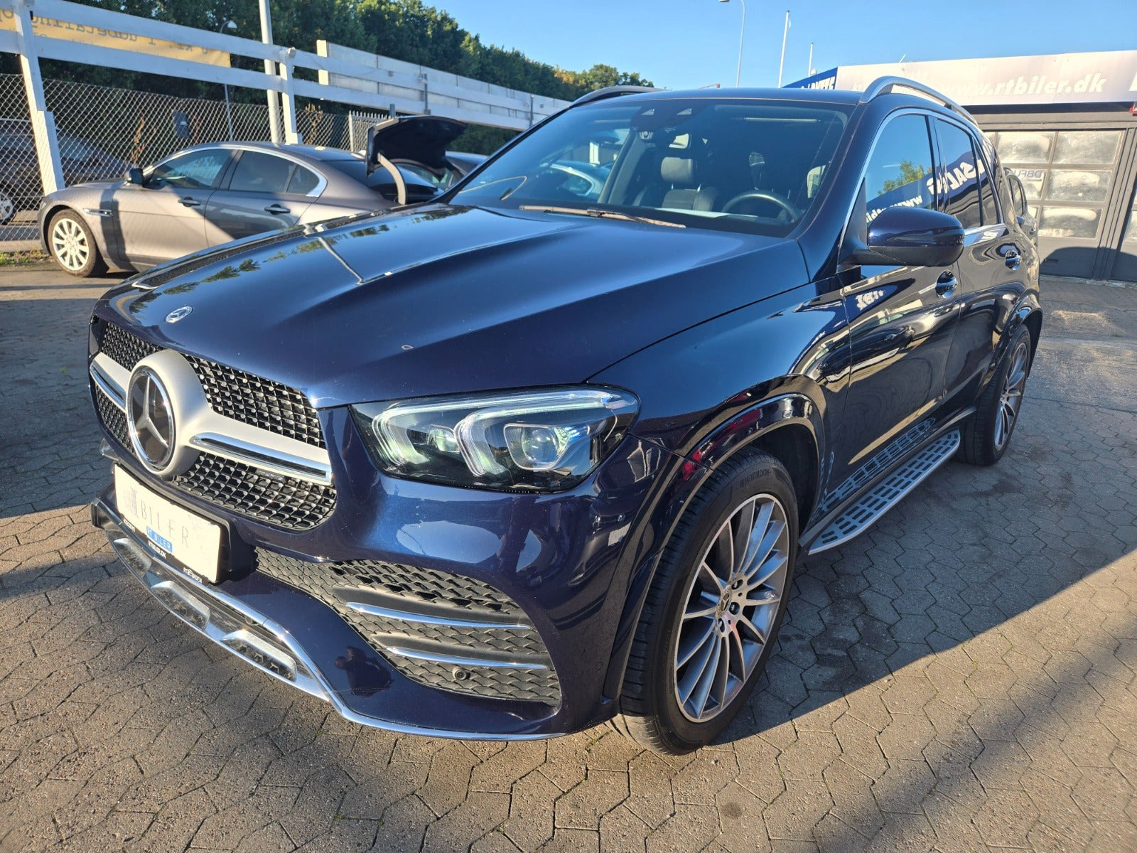 Blå Mercedes GLE350 de fra 2022