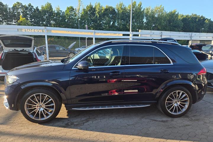 Blå Mercedes GLE350 de fra 2022