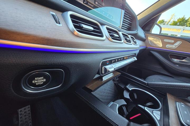 Blå Mercedes GLE350 de fra 2022