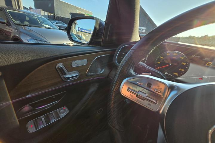 Blå Mercedes GLE350 de fra 2022