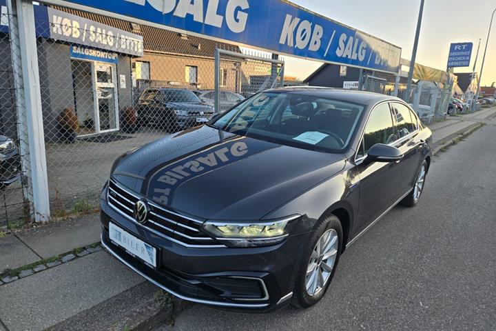 Hvid VW Passat fra 2022