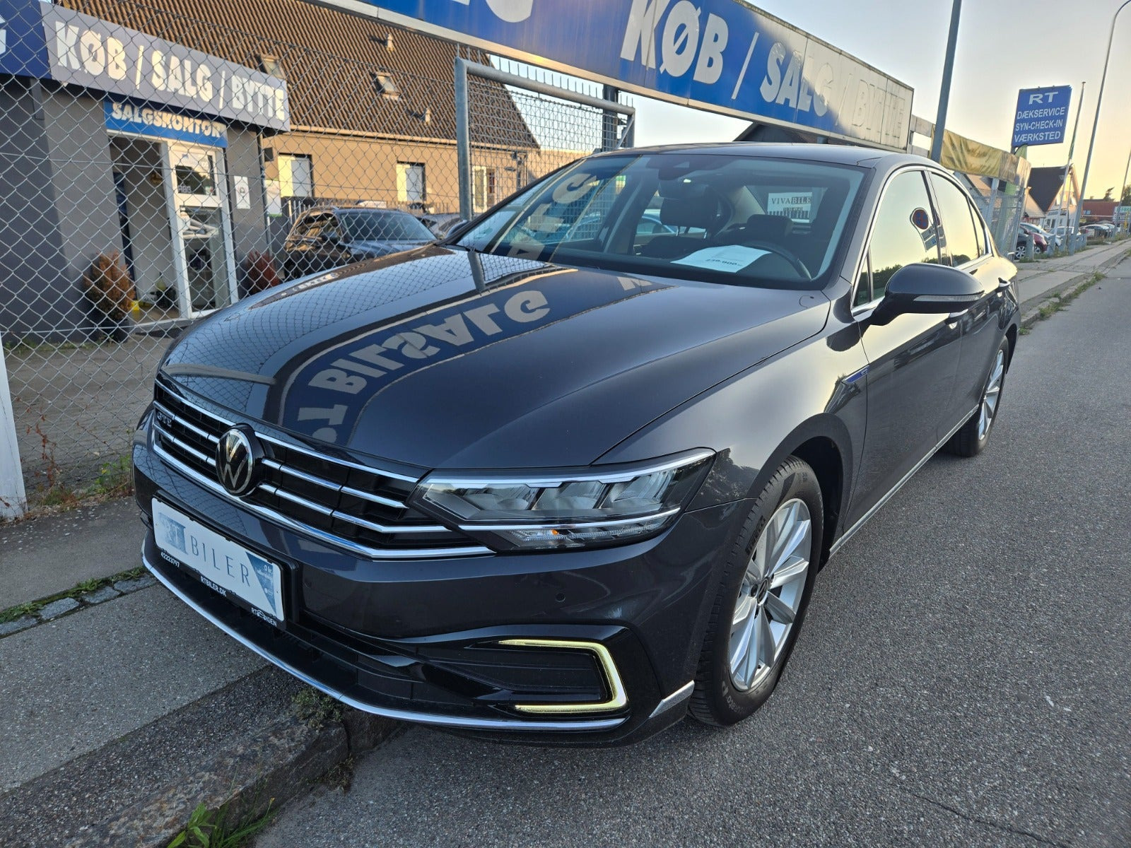 Hvid VW Passat fra 2022
