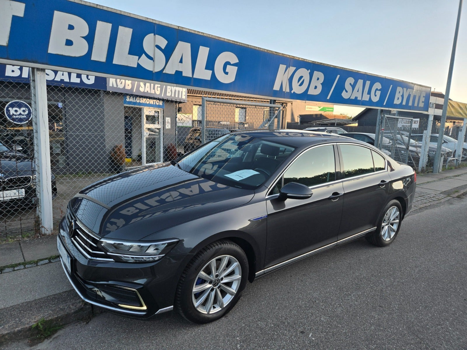 Hvid VW Passat fra 2022