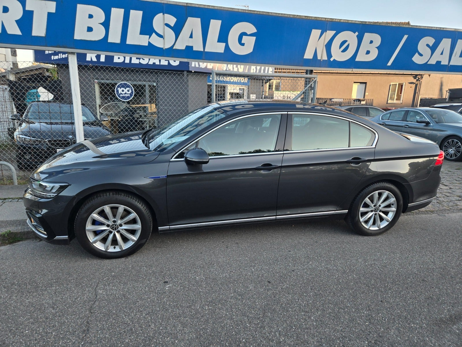 Hvid VW Passat fra 2022