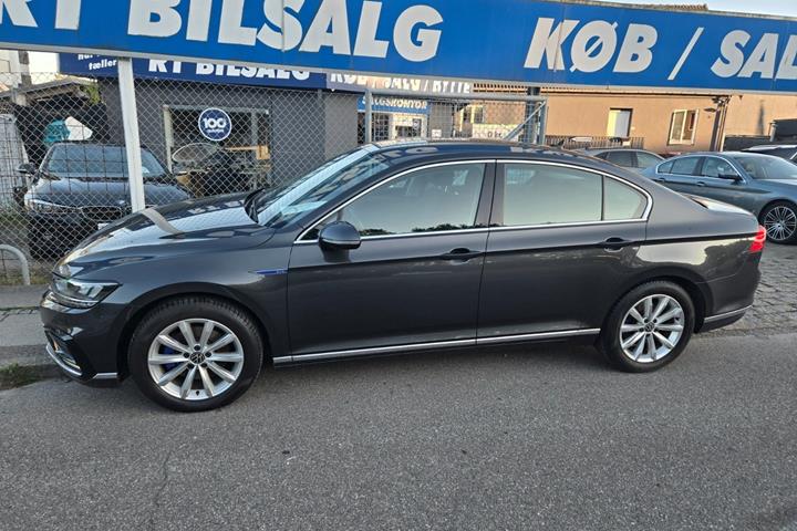 Hvid VW Passat fra 2022