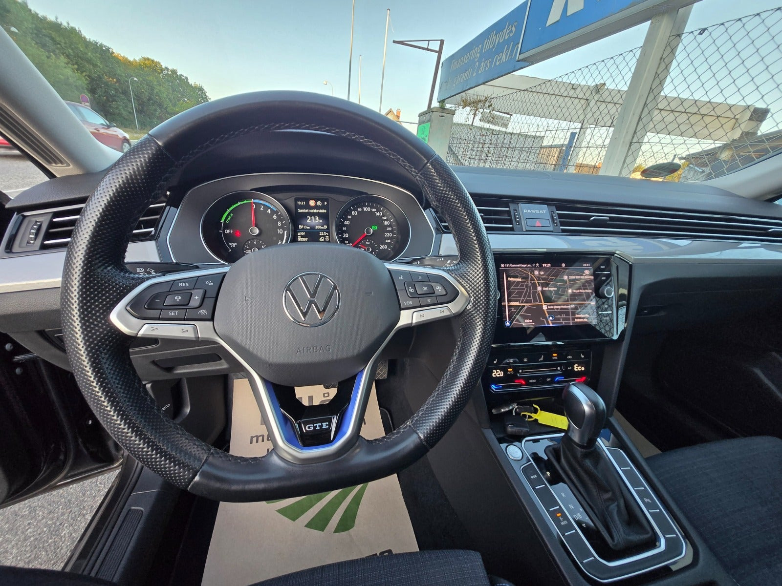 Hvid VW Passat fra 2022
