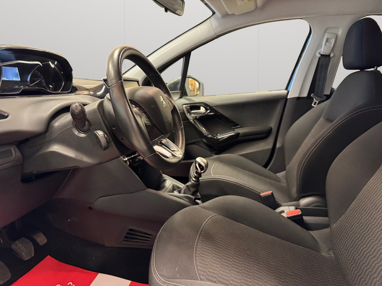 Sort Peugeot 208 fra 2018