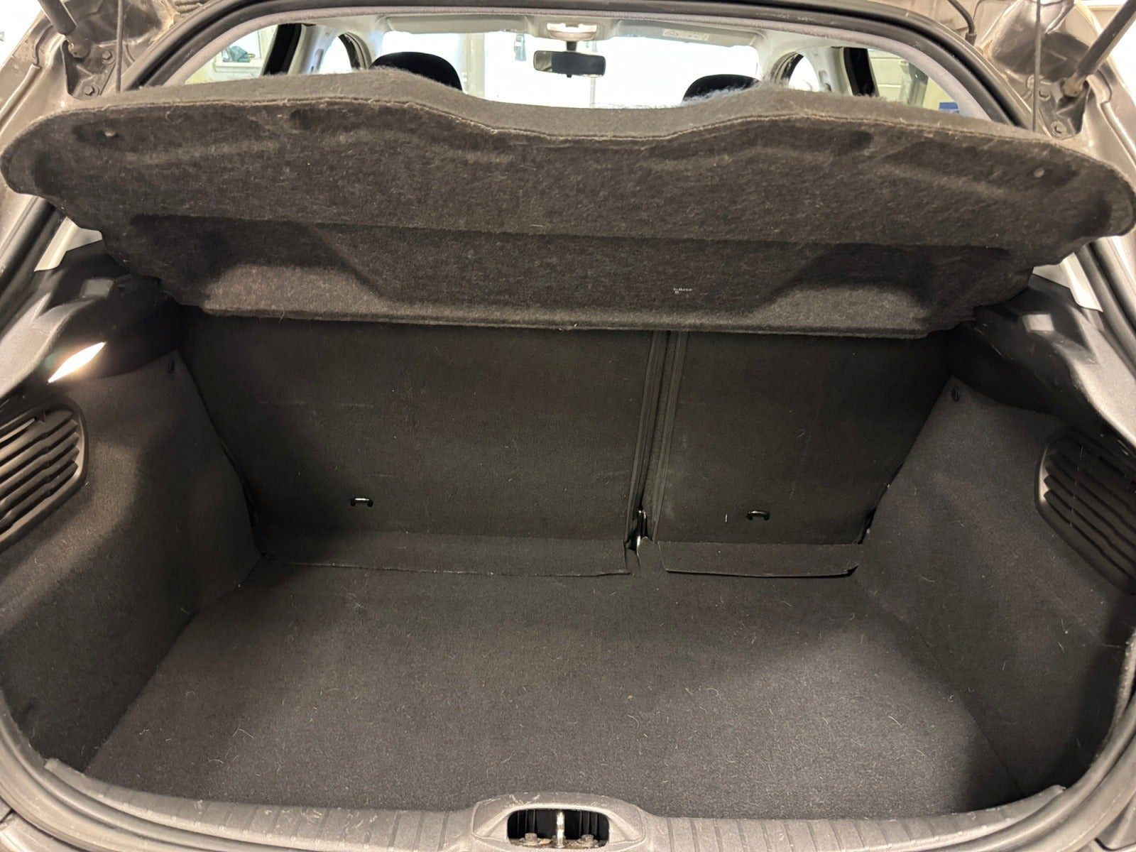Sort Peugeot 208 fra 2018