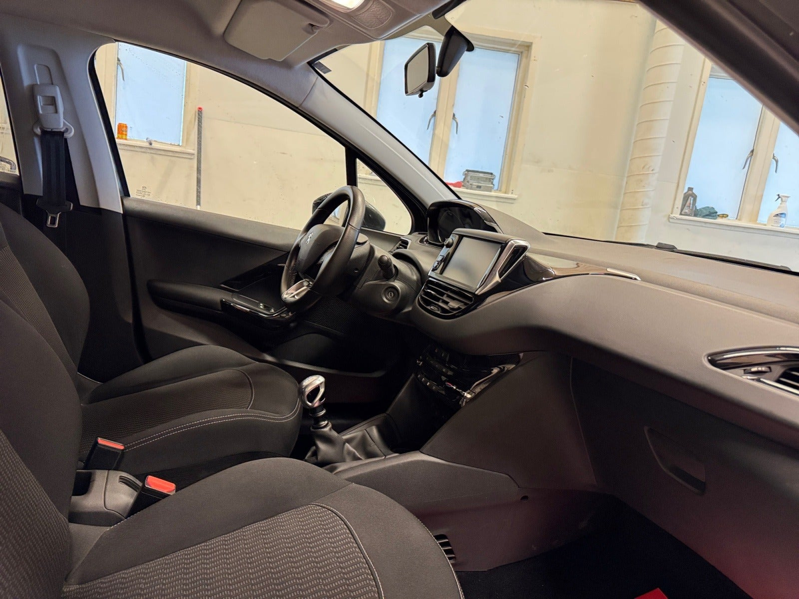Sort Peugeot 208 fra 2018