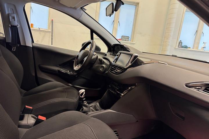 Sort Peugeot 208 fra 2018