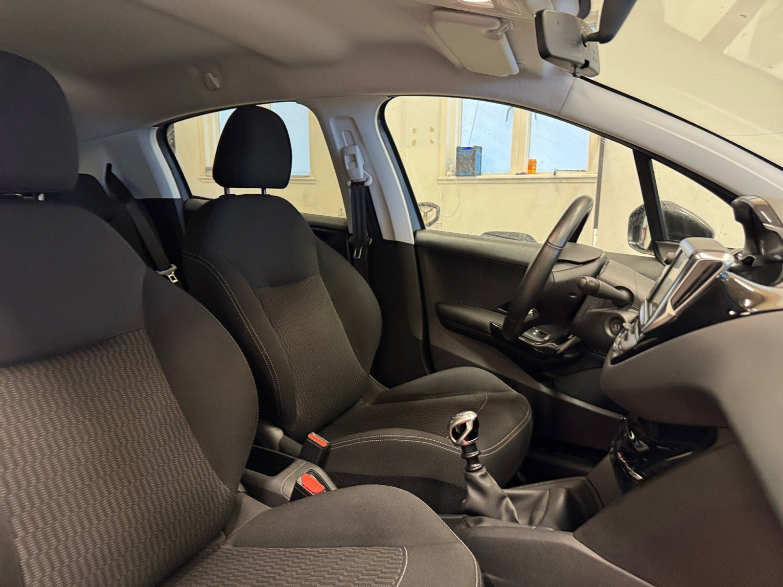 Sort Peugeot 208 fra 2018