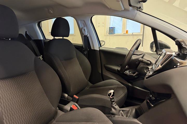 Sort Peugeot 208 fra 2018