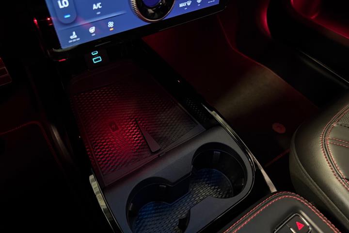 Hvid Ford Mustang Mach-E fra 2024