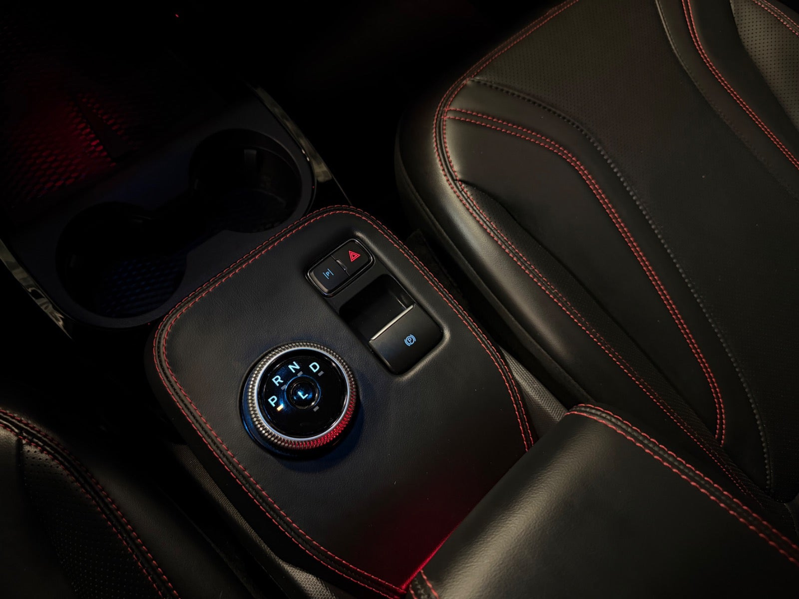 Hvid Ford Mustang Mach-E fra 2024