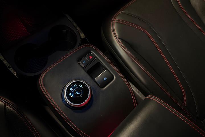 Hvid Ford Mustang Mach-E fra 2024
