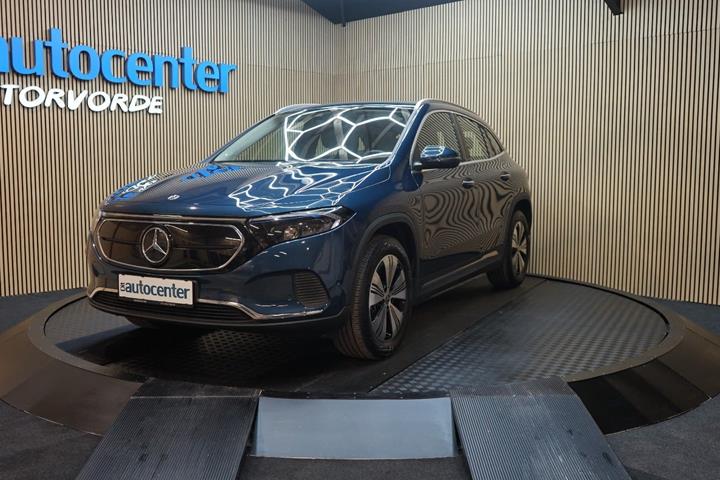 Blå Mercedes EQA250+ fra 2023