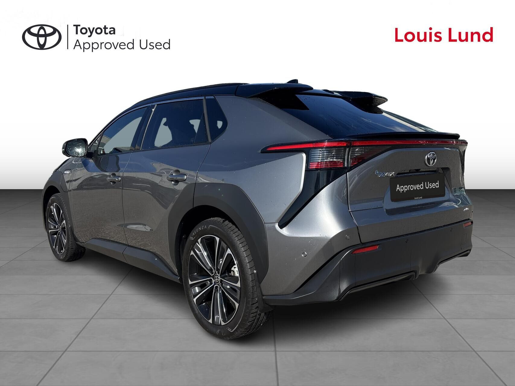 Grå Toyota BZ4X fra 2023