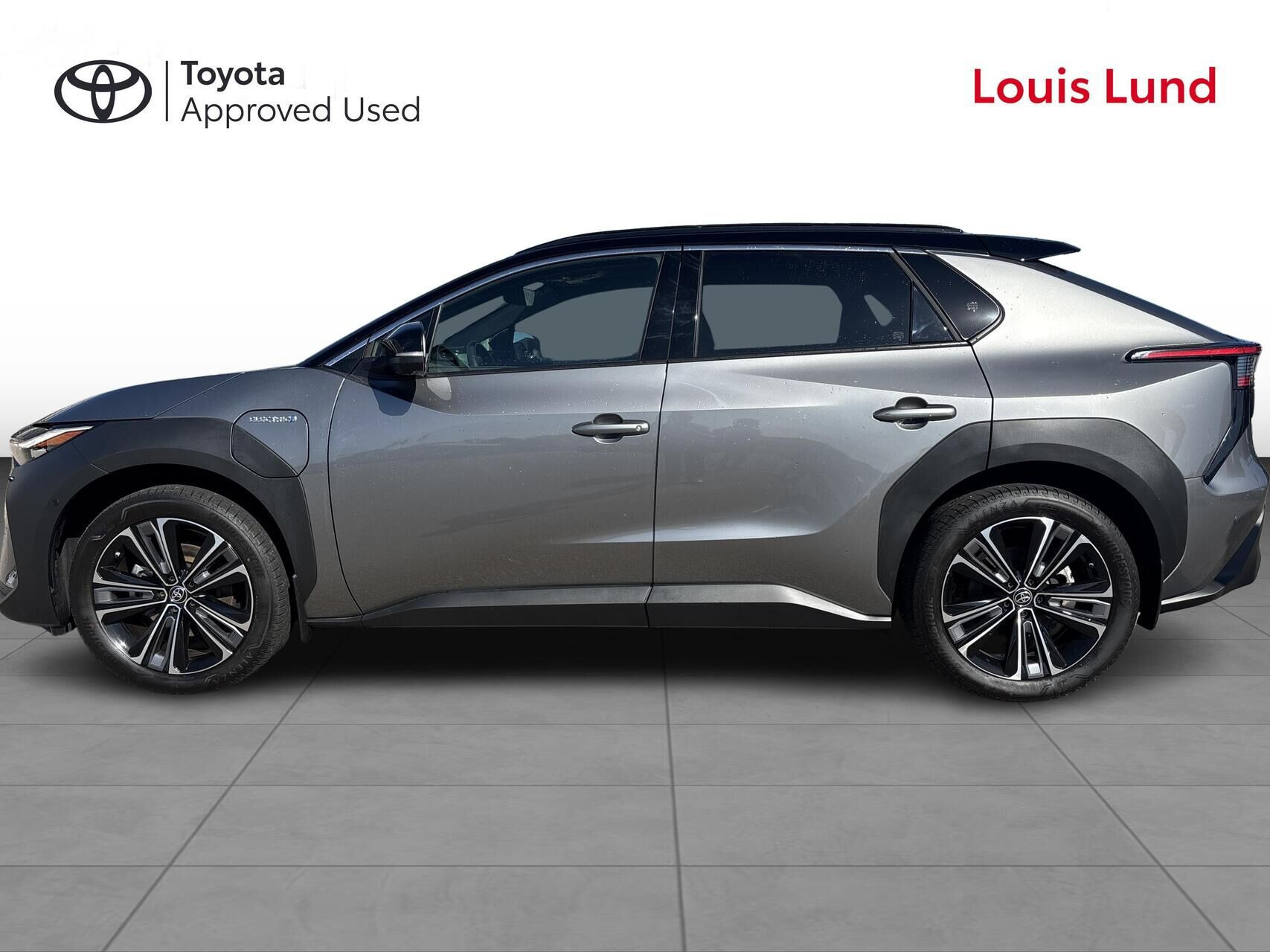 Grå Toyota BZ4X fra 2023