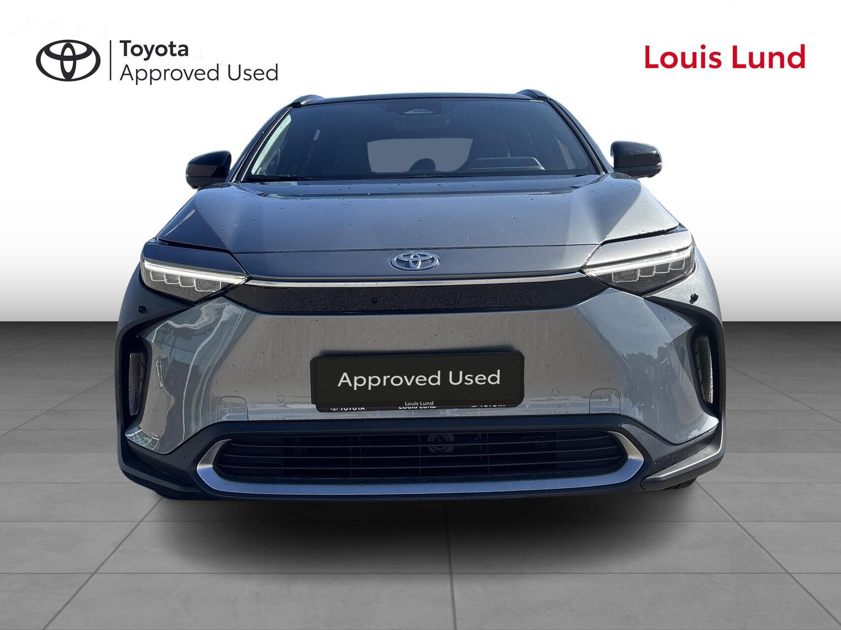 Grå Toyota BZ4X fra 2023