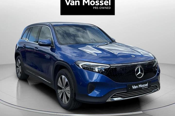 Blå Mercedes EQB250+ fra 2025