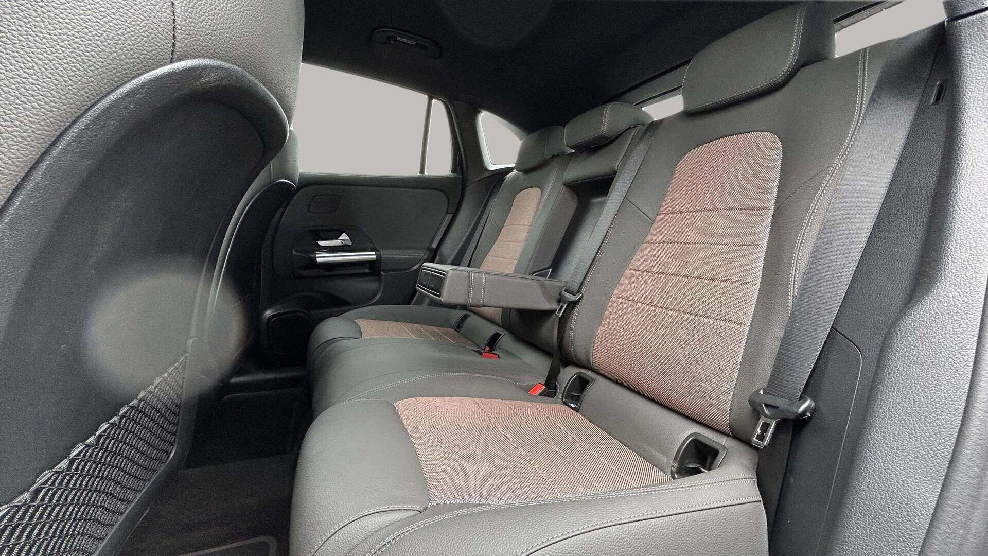 Sort Mercedes EQA250+ fra 2025