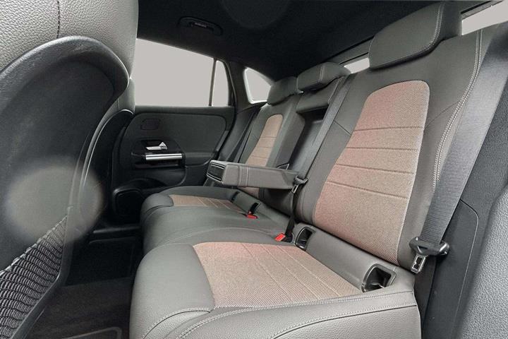 Sort Mercedes EQA250+ fra 2025