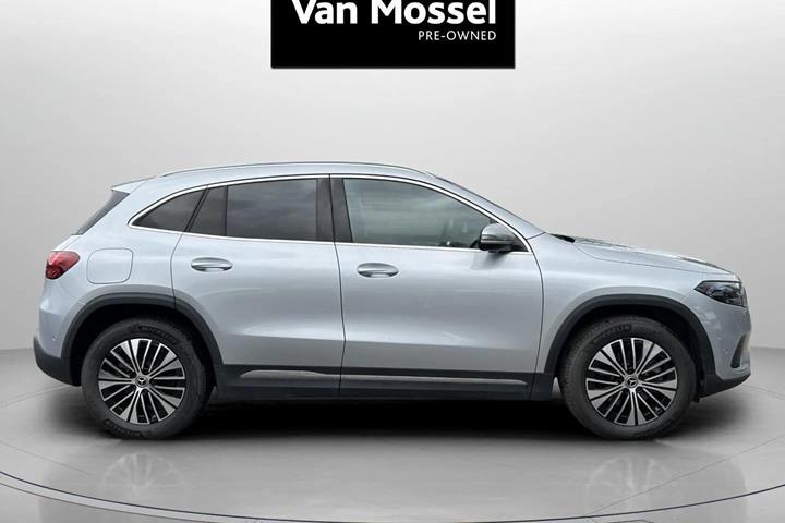 Sølv Mercedes EQA 250+ fra 2025
