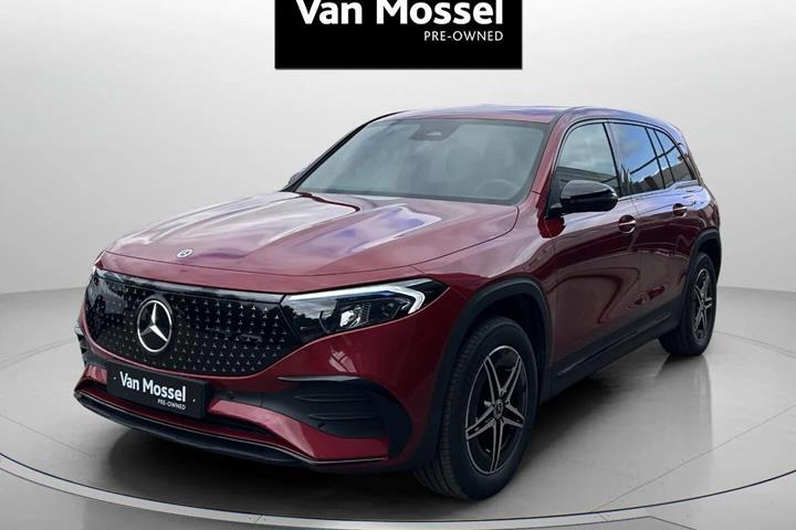 Rød Mercedes EQB250+ fra 2025