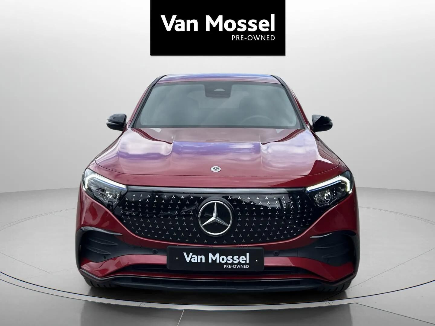 Rød Mercedes EQB250+ fra 2025