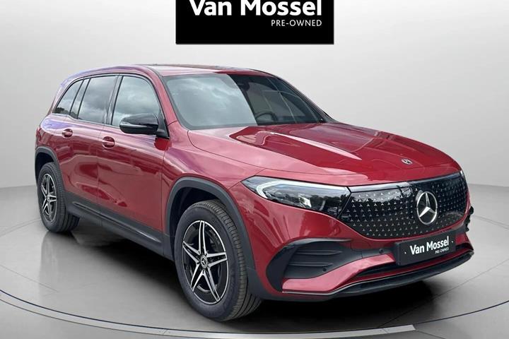 Rød Mercedes EQB250+ fra 2025