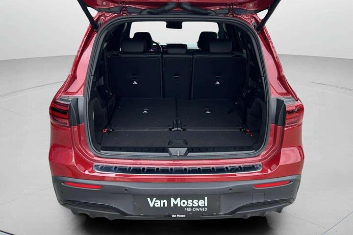 Rød Mercedes EQB250+ fra 2025