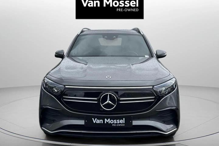 Grå Mercedes EQB250+ fra 2023