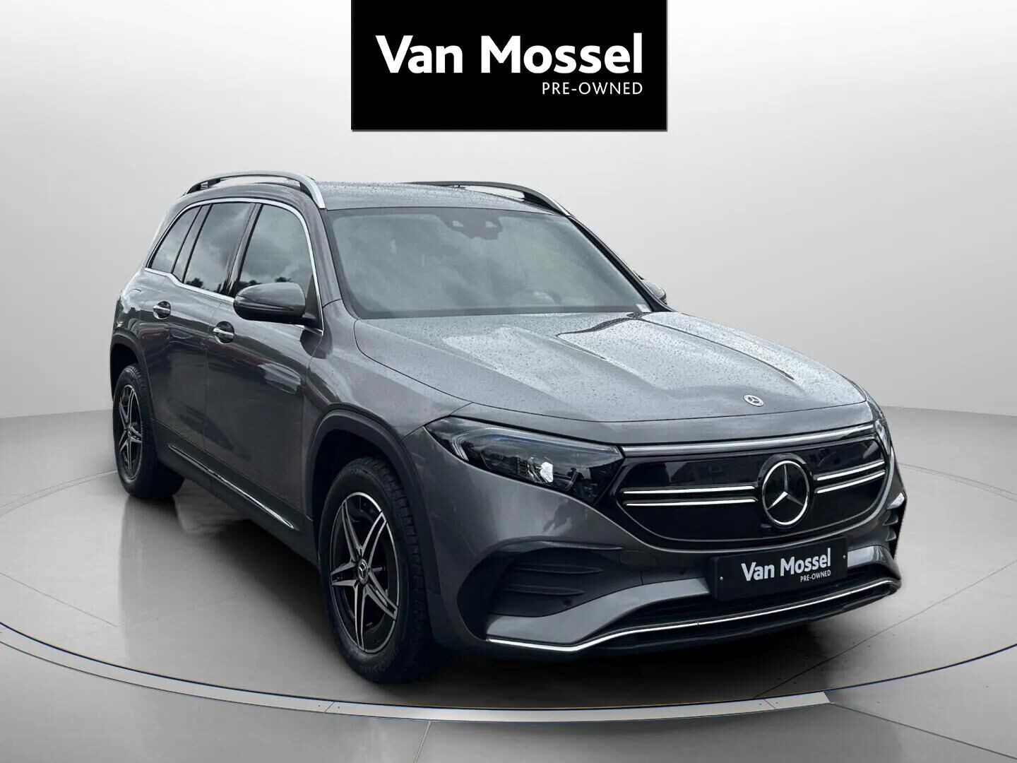 Grå Mercedes EQB250+ fra 2023
