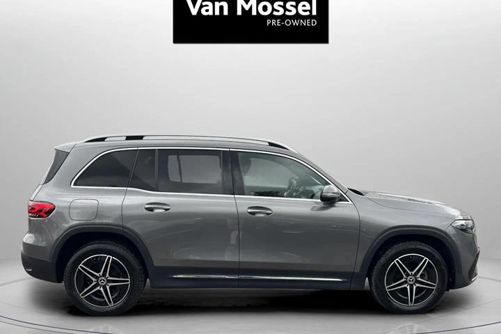 Grå Mercedes EQB250+ fra 2023