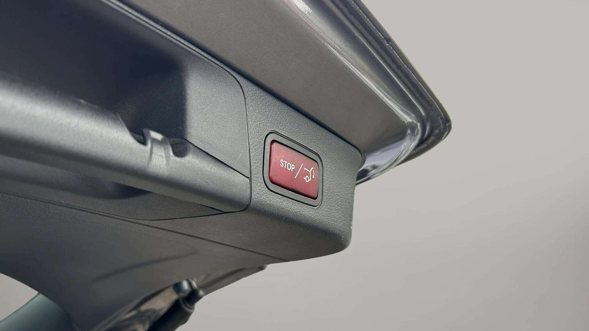 Grå Mercedes EQB250+ fra 2023