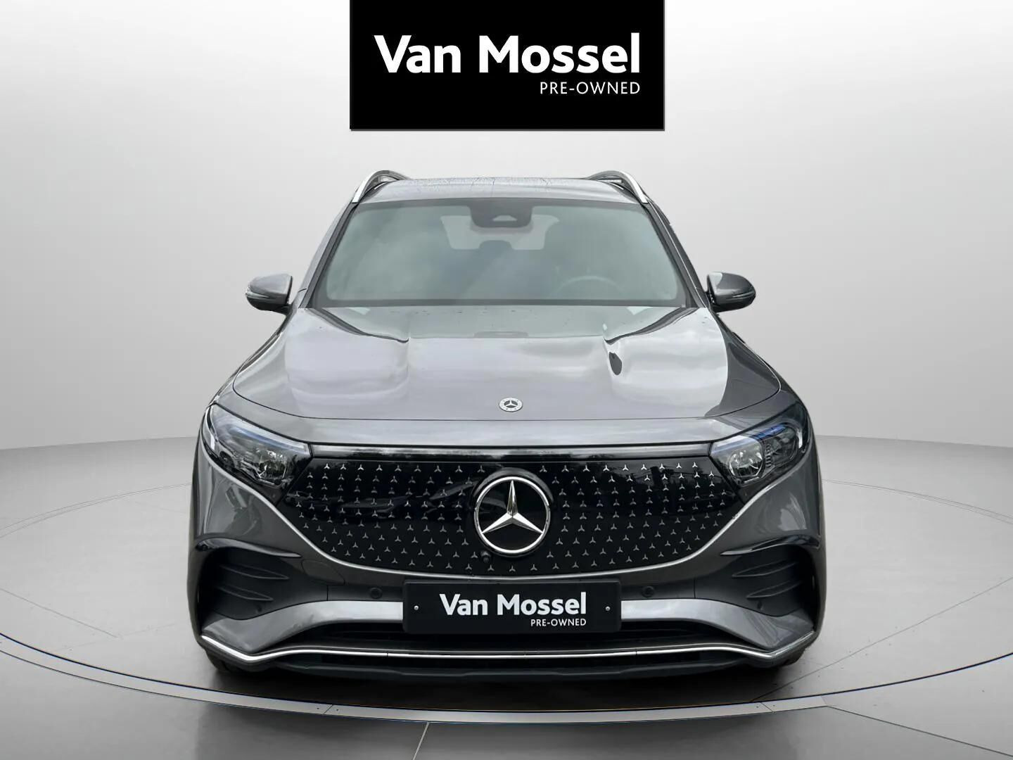Grå Mercedes EQB250+ fra 2025