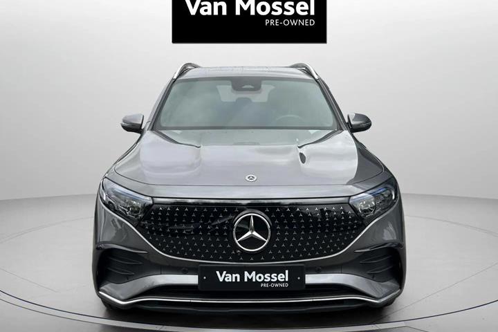 Grå Mercedes EQB250+ fra 2025