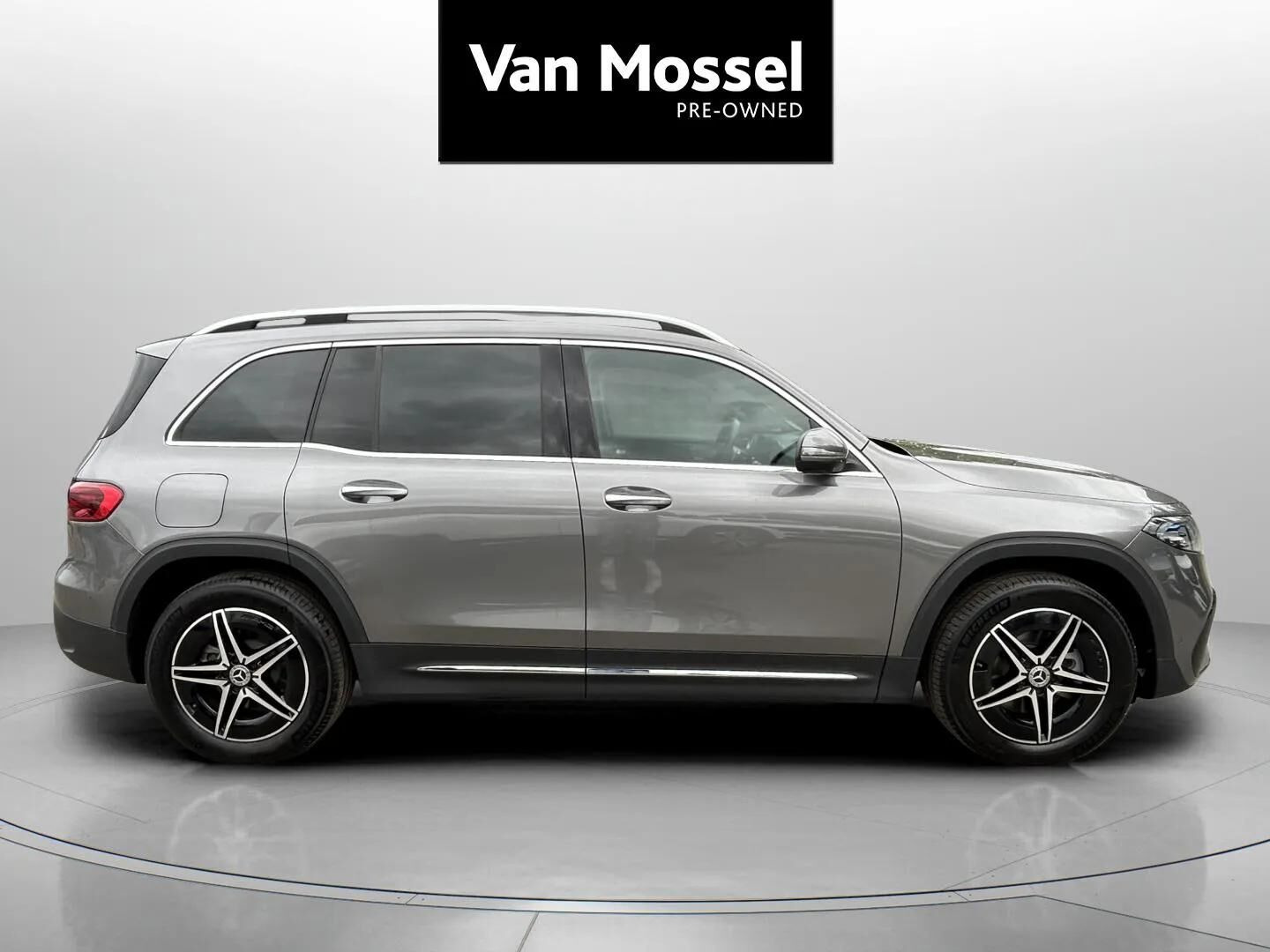 Grå Mercedes EQB250+ fra 2025