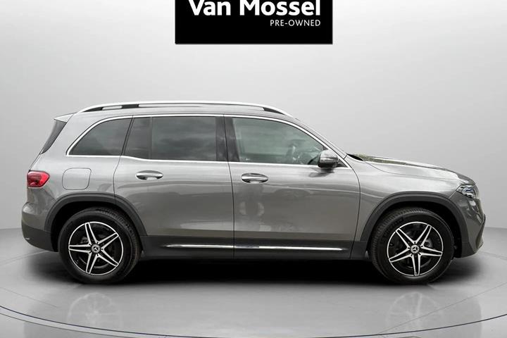 Grå Mercedes EQB250+ fra 2025