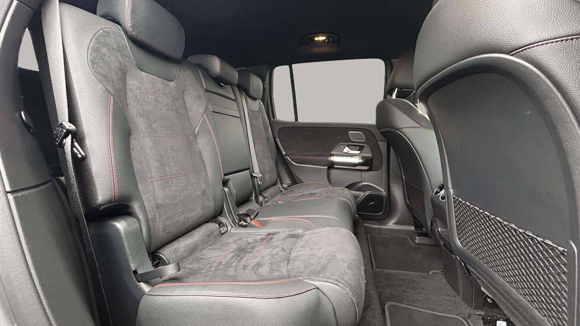 Grå Mercedes EQB250+ fra 2025