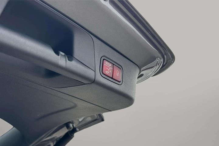 Grå Mercedes EQB250+ fra 2025