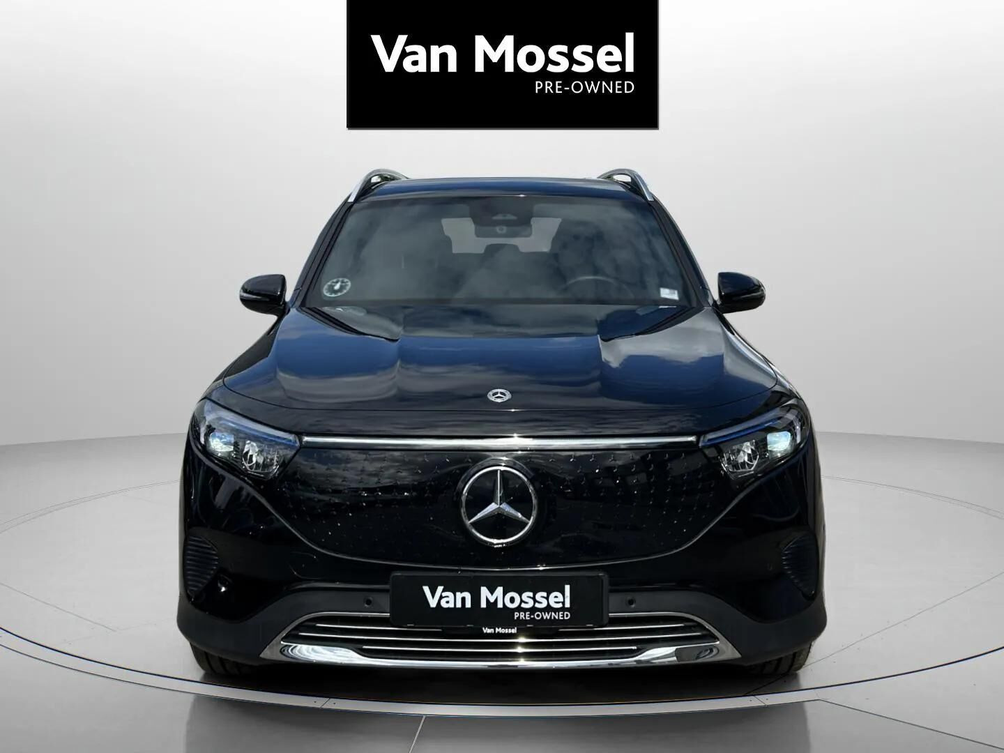 Sort Mercedes EQB300 fra 2024
